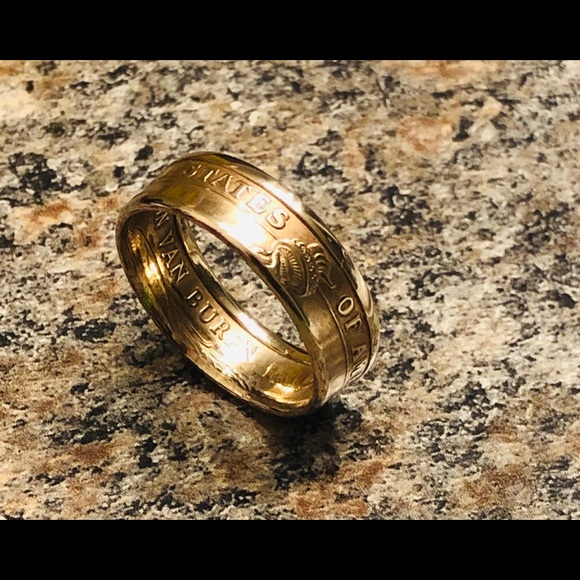One dollar gold color coin ring. - Picture 8 of 8
